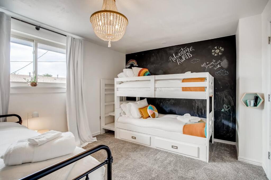 Family Townhome Near Mountains & Olde Town 아바다 외부 사진