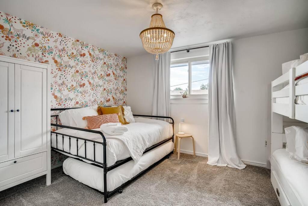Family Townhome Near Mountains & Olde Town 아바다 외부 사진